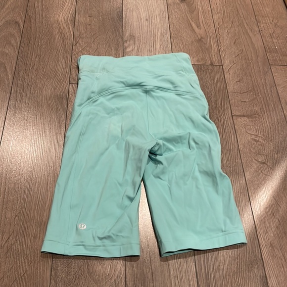 Lululemon On Pace Short 10” size 4 - Picture 7 of 9